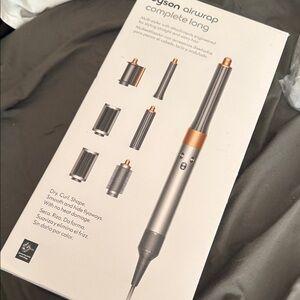 Dyson Airwrap complete long new and sealed